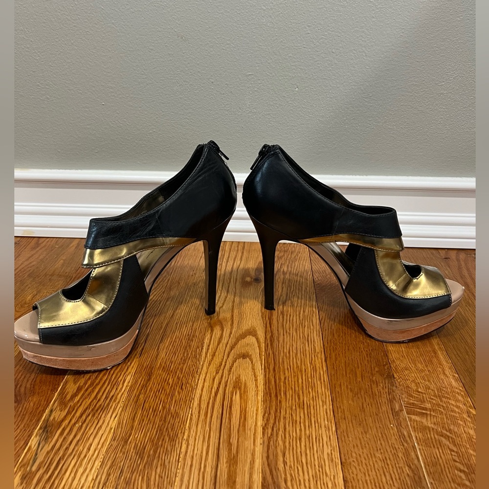 Jessica Simpson Black and Gold Heels